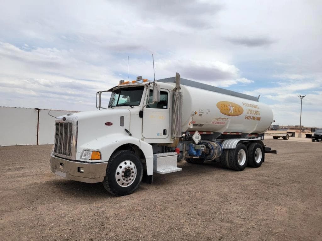 Image of Peterbilt 385 Primary image