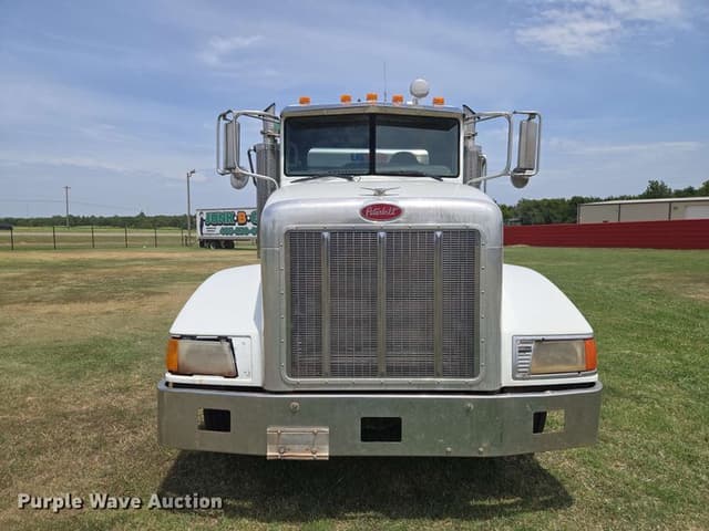 Image of Peterbilt 385 equipment image 1