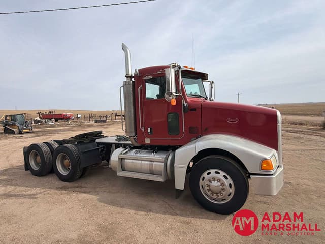 Image of Peterbilt 385 equipment image 1