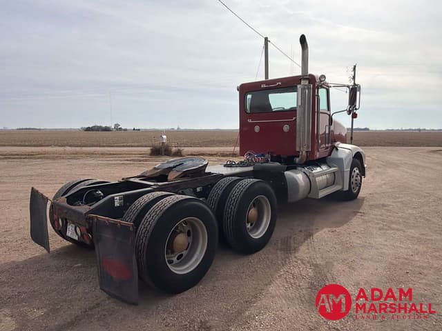 Image of Peterbilt 385 equipment image 4