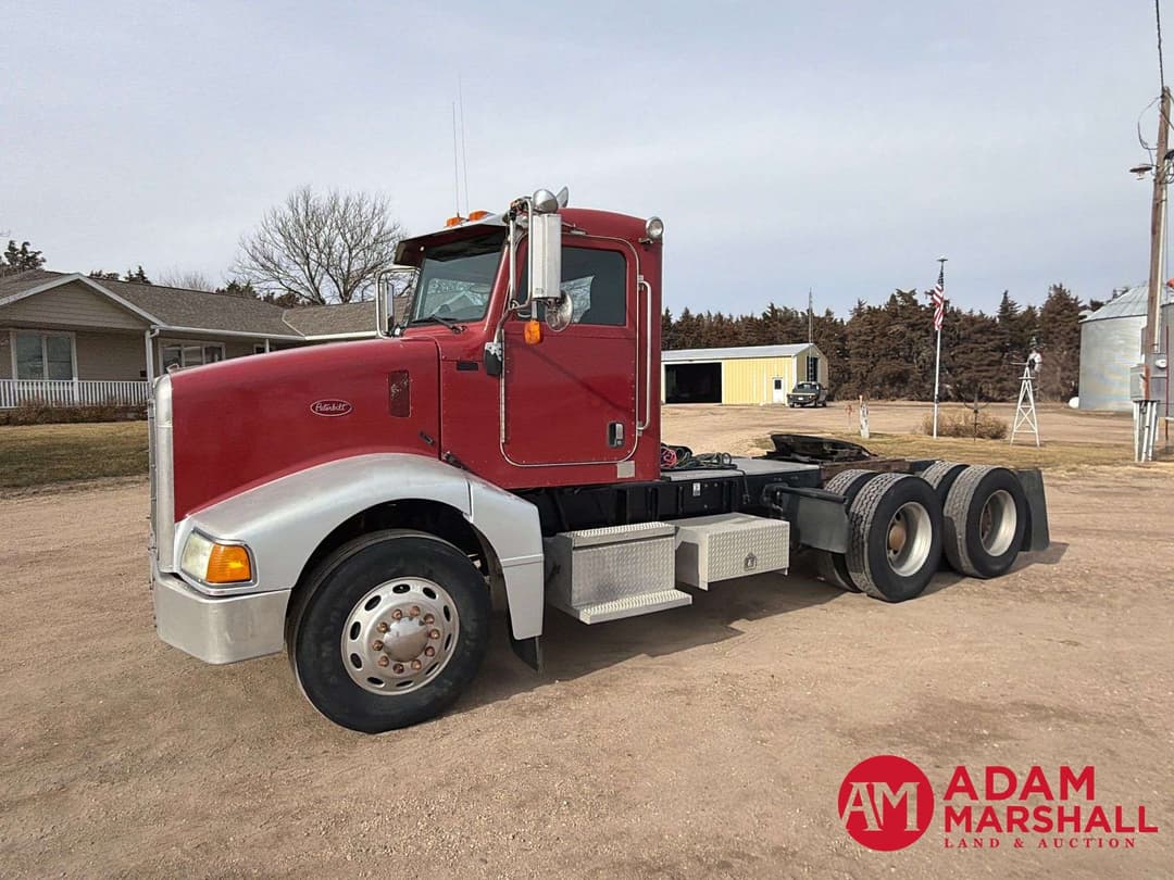 Image of Peterbilt 385 Primary image