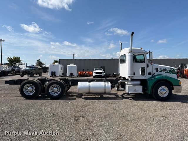Image of Peterbilt 385 equipment image 3