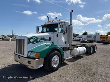 Main image Peterbilt 385