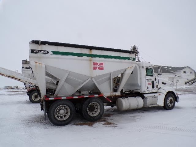 Image of Peterbilt 386 equipment image 3