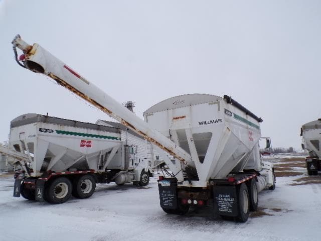 Image of Peterbilt 386 equipment image 4