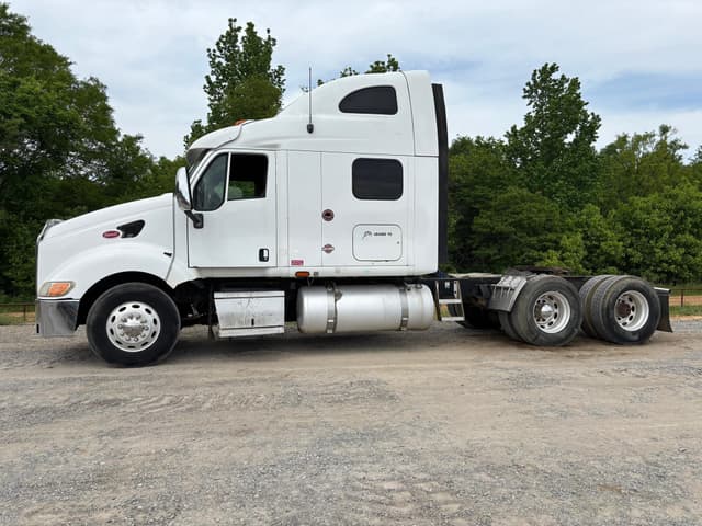 Image of Peterbilt 387 equipment image 4