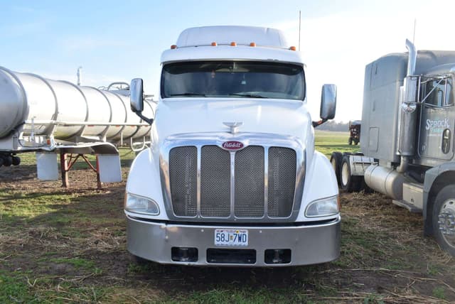 Image of Peterbilt 387 equipment image 1