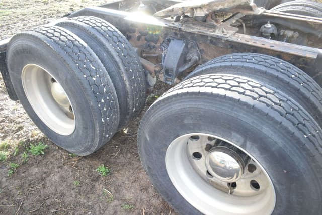 Image of Peterbilt 387 equipment image 3