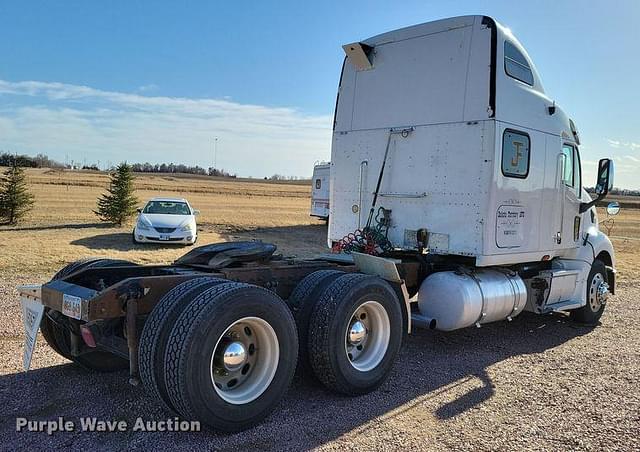 Image of Peterbilt 387 equipment image 4