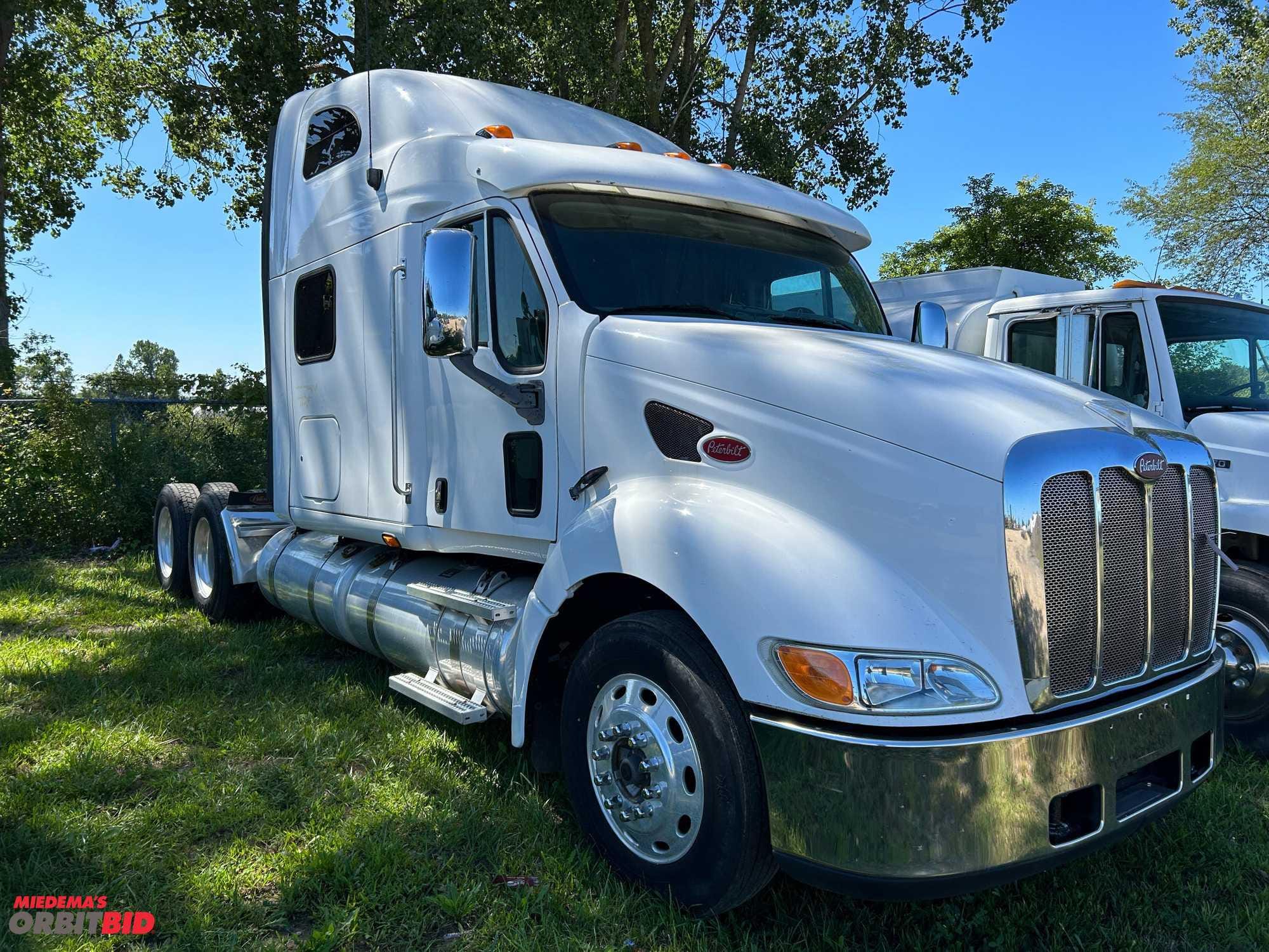 Main image Peterbilt 387