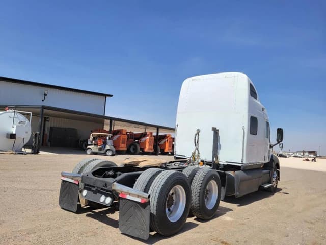 Image of Peterbilt 387 equipment image 4