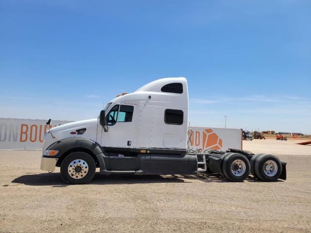 Image of Peterbilt 387 equipment image 1