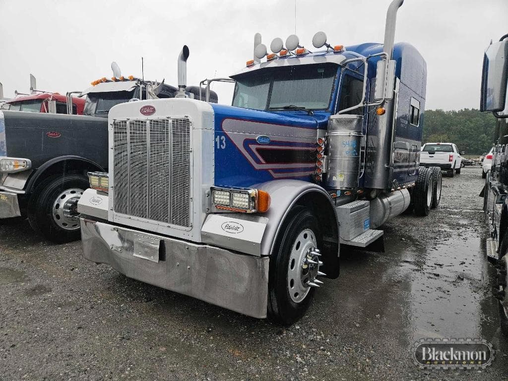 Image of Peterbilt 389 Primary image