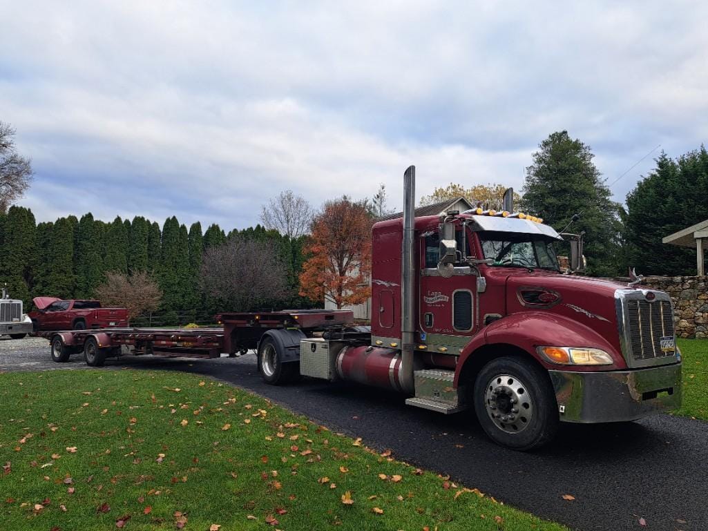 Main image Peterbilt 335