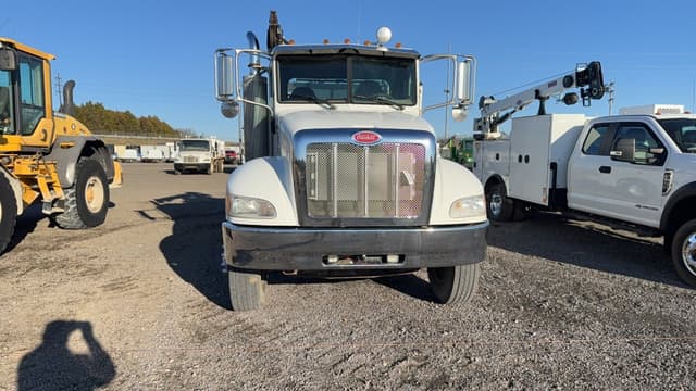Image of Peterbilt 335 equipment image 1
