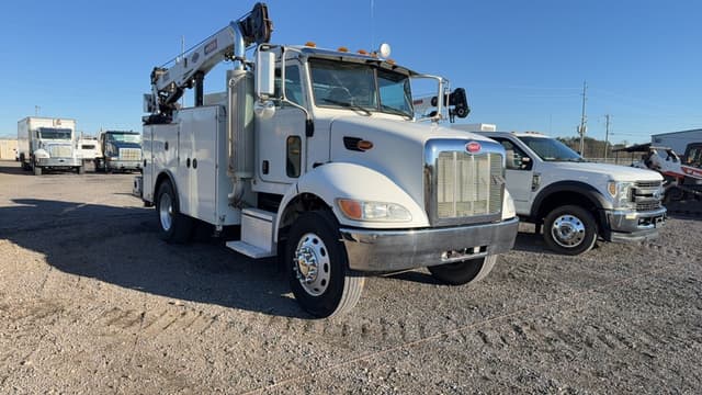 Image of Peterbilt 335 equipment image 2