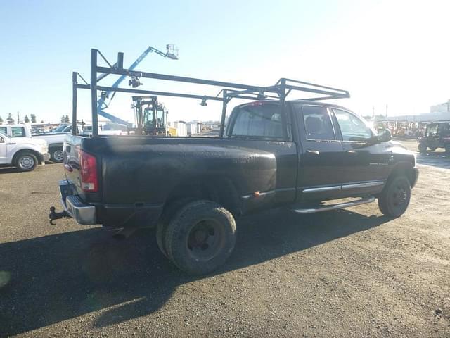 Image of Dodge Ram 3500 equipment image 2