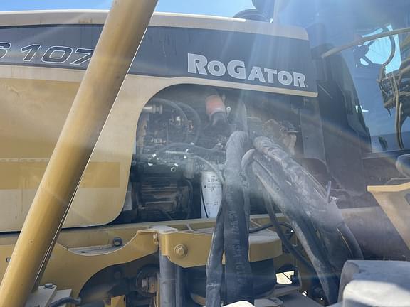 Image of Ag-Chem Rogator SS1074 equipment image 2