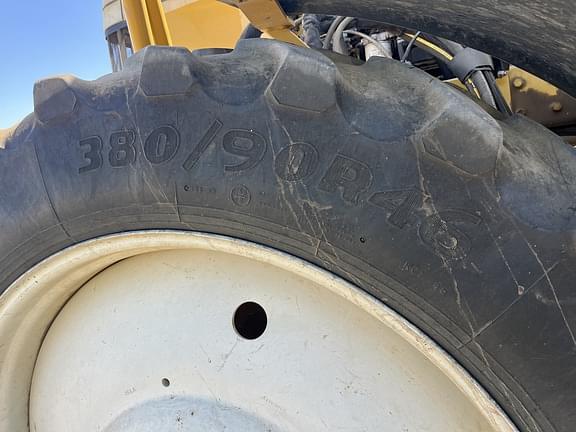 Image of Ag-Chem Rogator SS1074 equipment image 3