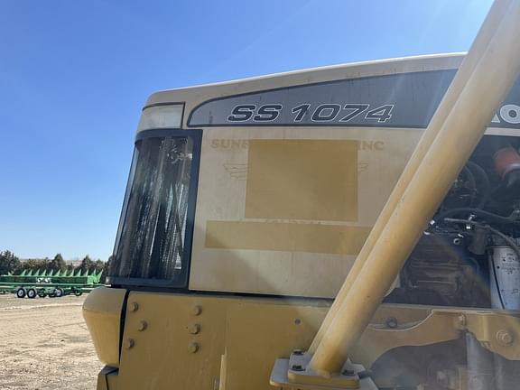 Image of Ag-Chem Rogator SS1074 equipment image 1