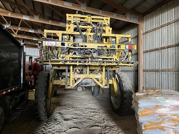 Image of Ag-Chem Rogator SS1074 equipment image 1