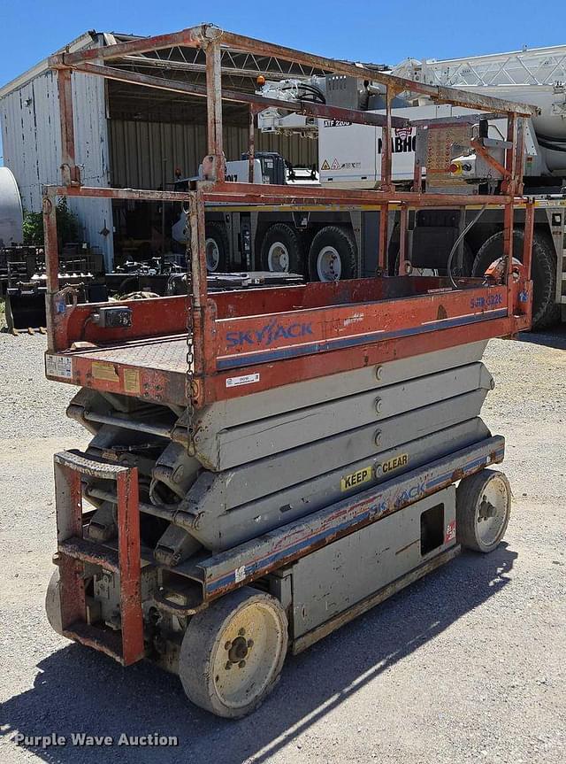 Image of Sky Jack SJ3226 equipment image 4