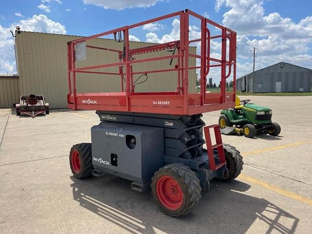Image of Sky Jack SJ6832RT equipment image 1