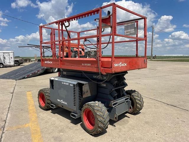 Image of Sky Jack SJ6832RT equipment image 3