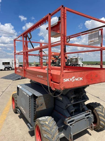Image of Sky Jack SJ6832RT equipment image 4