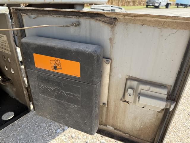 Image of Sky Jack SJ7135RT equipment image 3