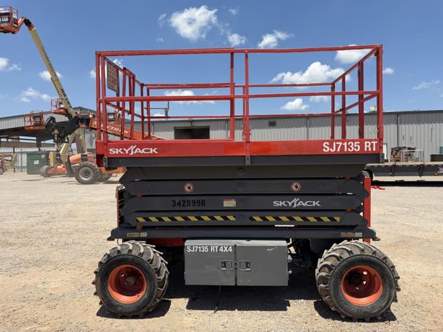 Image of Sky Jack SJ7135RT equipment image 1
