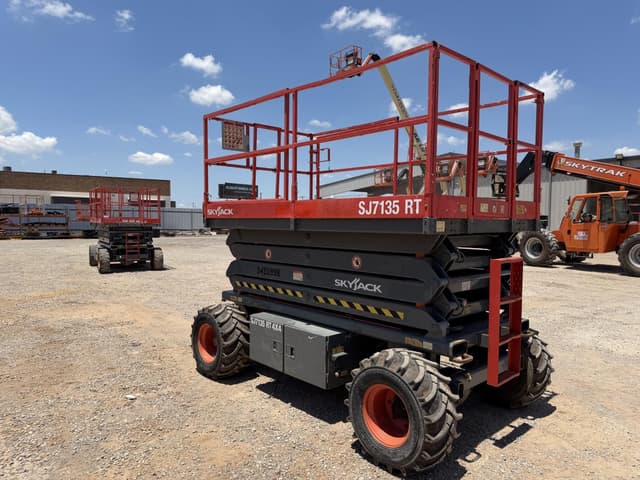 Image of Sky Jack SJ7135RT equipment image 2