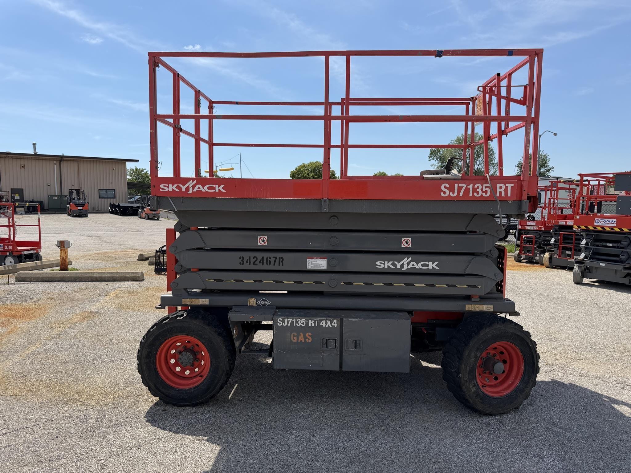 2006 Sky Jack SJ7135RT Equipment Image0