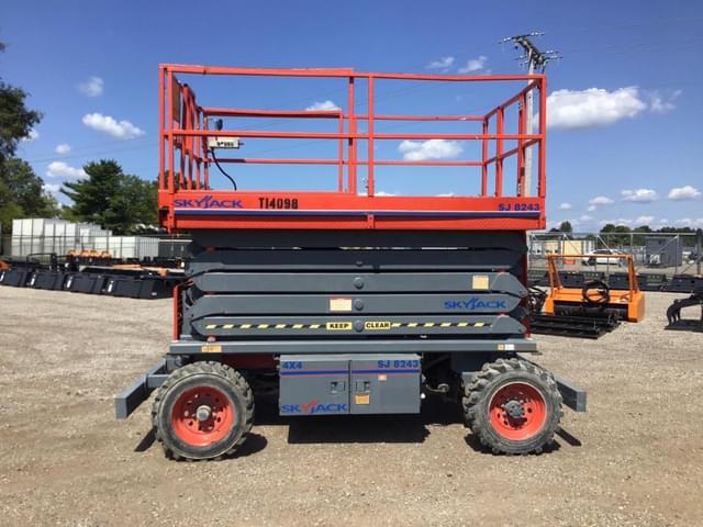 Image of Sky Jack SJ8243RT equipment image 1