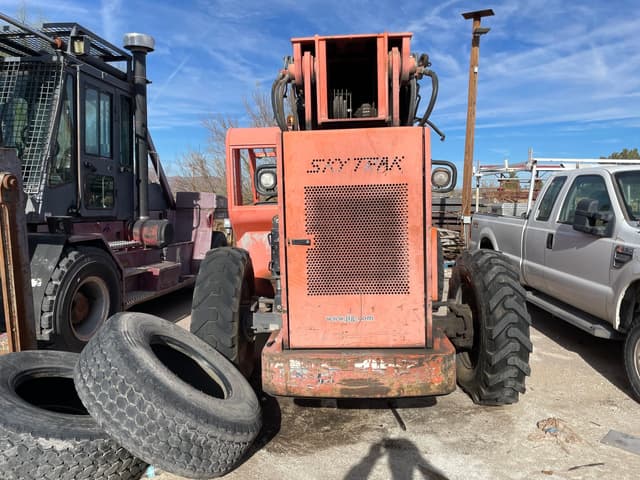 Image of Skytrak 8042 equipment image 1