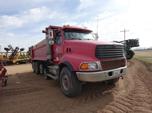 Image of Sterling L-Series Dump Truck equipment image 1