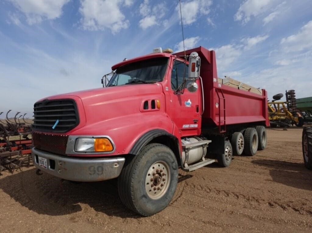 2006 Sterling L-Series Dump Truck Equipment Image0