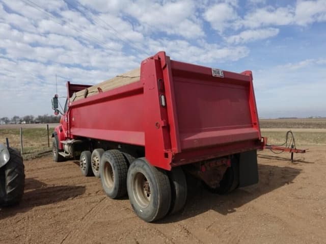 Image of Sterling L-Series Dump Truck equipment image 3