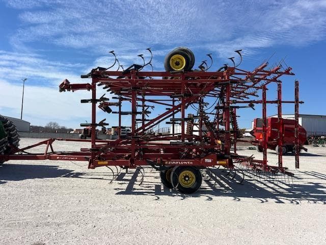 Image of Sunflower 5135-42 equipment image 2