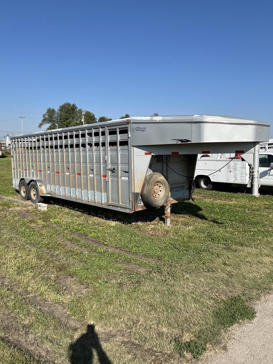 2006 Titan 1R5403 Equipment Image0