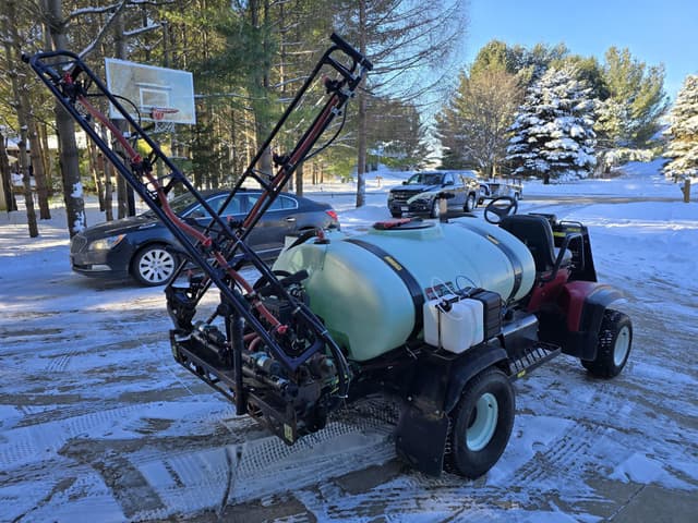 Image of Toro Multi Pro 5700D equipment image 4