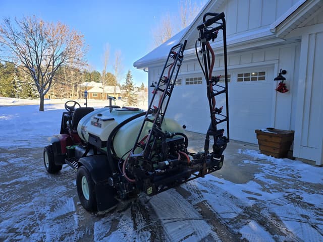 Image of Toro Multi Pro 5700D equipment image 2