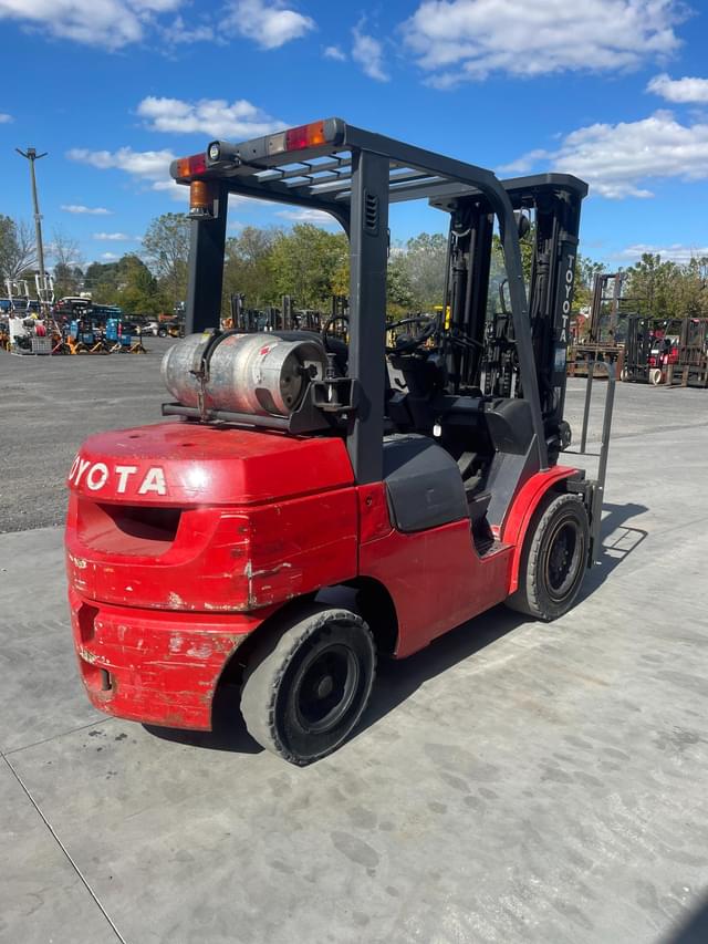 Image of Toyota 7FGU30 equipment image 2