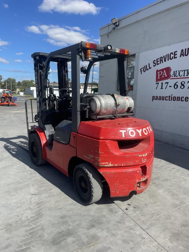 Image of Toyota 7FGU30 equipment image 3