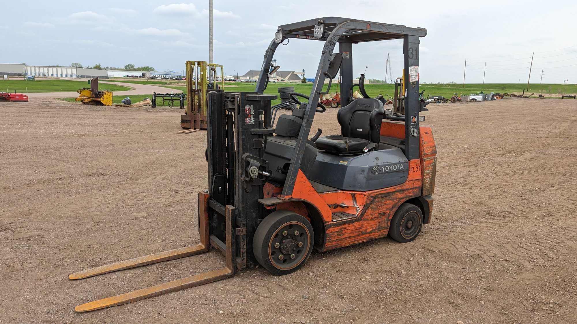 Main image Toyota 7FGCU25