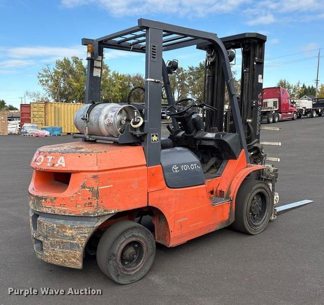 Image of Toyota 7FGU30 equipment image 4