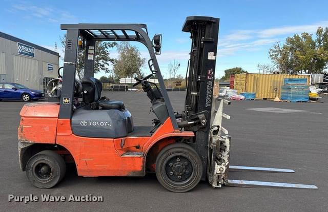 Image of Toyota 7FGU30 equipment image 3