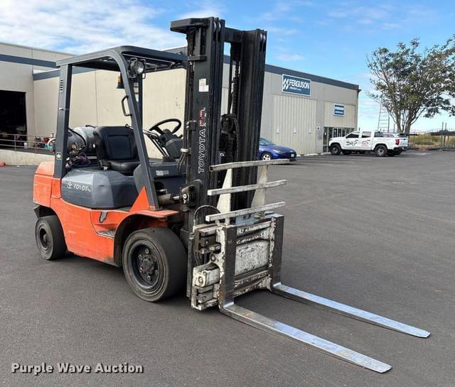 Image of Toyota 7FGU30 equipment image 2