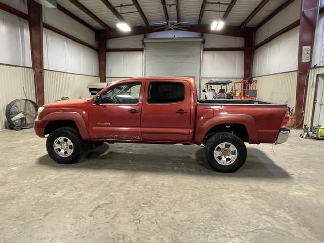 Image of Toyota Tacoma equipment image 3