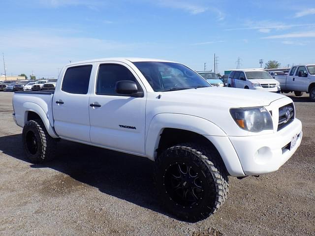 Image of Toyota Tacoma equipment image 1
